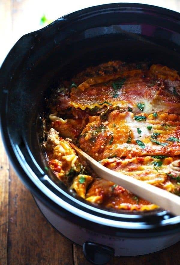 Super Easy Skinny Veggie Crockpot Lasagna - a handful of simple ingredients for a healthy family dinner. | https://discovery-lab.online