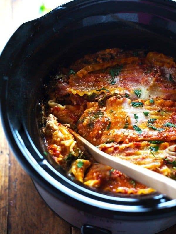 Super Easy Skinny Veggie Crockpot Lasagna - a handful of simple ingredients for a healthy family dinner. | https://discovery-lab.online