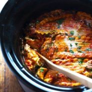 Super Easy Skinny Veggie Crockpot Lasagna - a handful of simple ingredients for a healthy family dinner. | https://discovery-lab.online